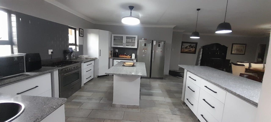5 Bedroom Property for Sale in Douglas Northern Cape